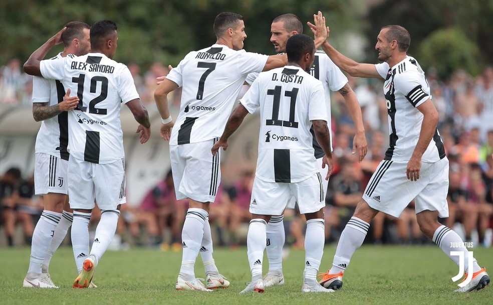 Cristiano Ronaldo comemora o primeiro pela Juventus (Foto: Twitter oficial da Juventus)