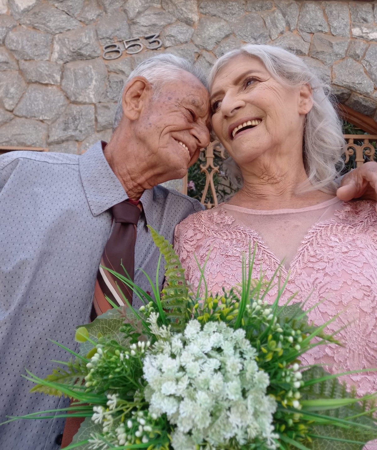 Idosos se casam com mais de 70 anos e celebram a vida: 'Tristeza foi embora, agora é só alegria'