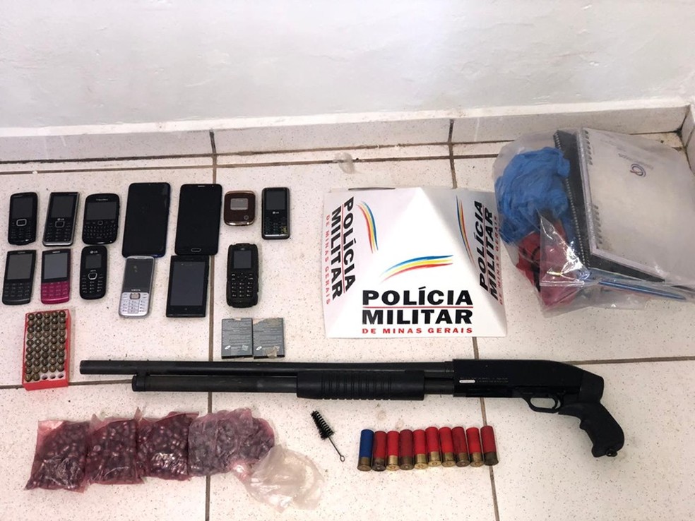 Gaeco apreendeu arma e munição na operação realizada na manhã desta terça-feira (24) em Patos de Minas e região — Foto: Polícia Militar/Divulgação