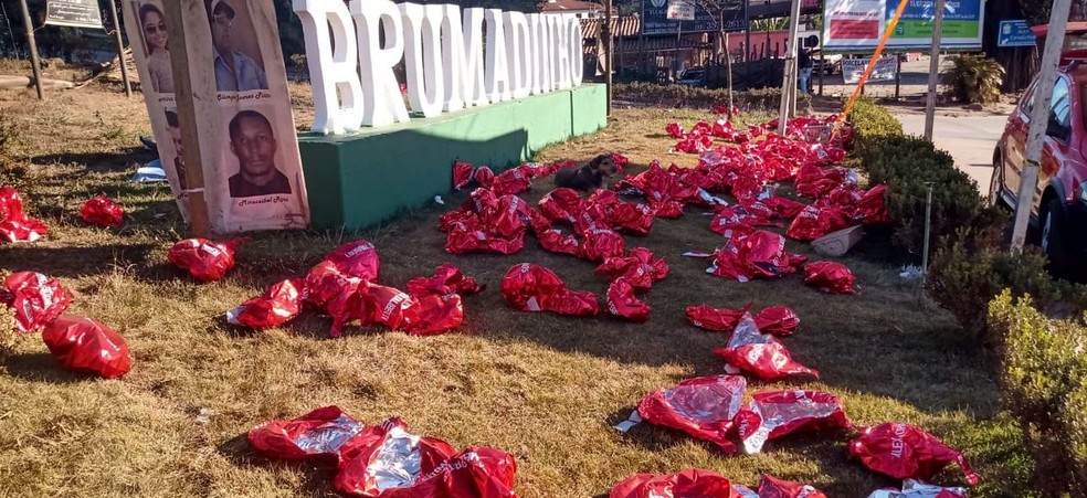 Balões foram destruídos por um homem — Foto: Redes sociais