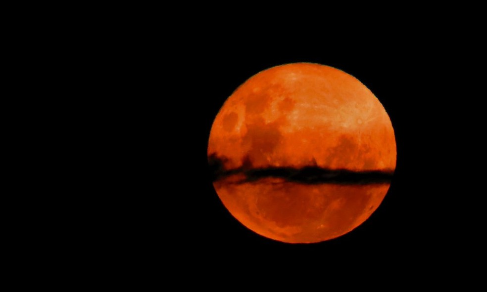 A mais completa Superlua das últimas décadas aconteceu na manhã de quarta-feira (31) (Foto: Daniel Silva/VC no TG)