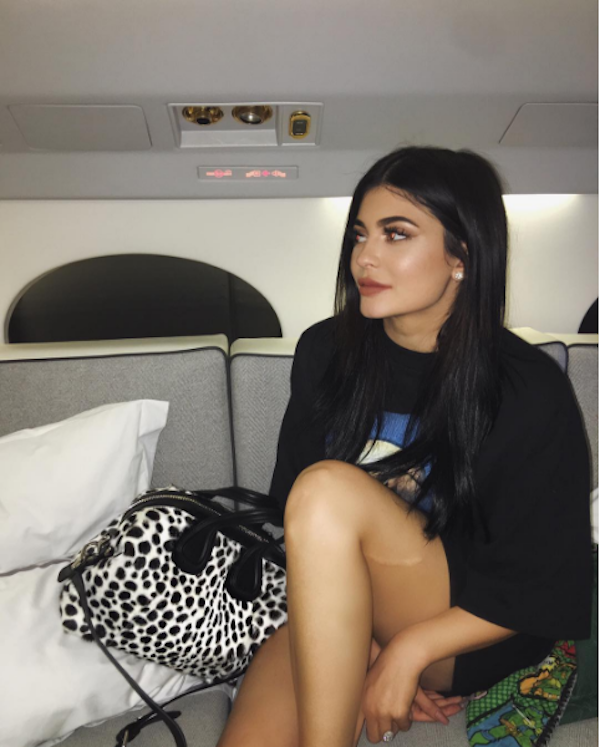 A celebridade Kylie Jenner dentro de um avião (Foto: Instagram)