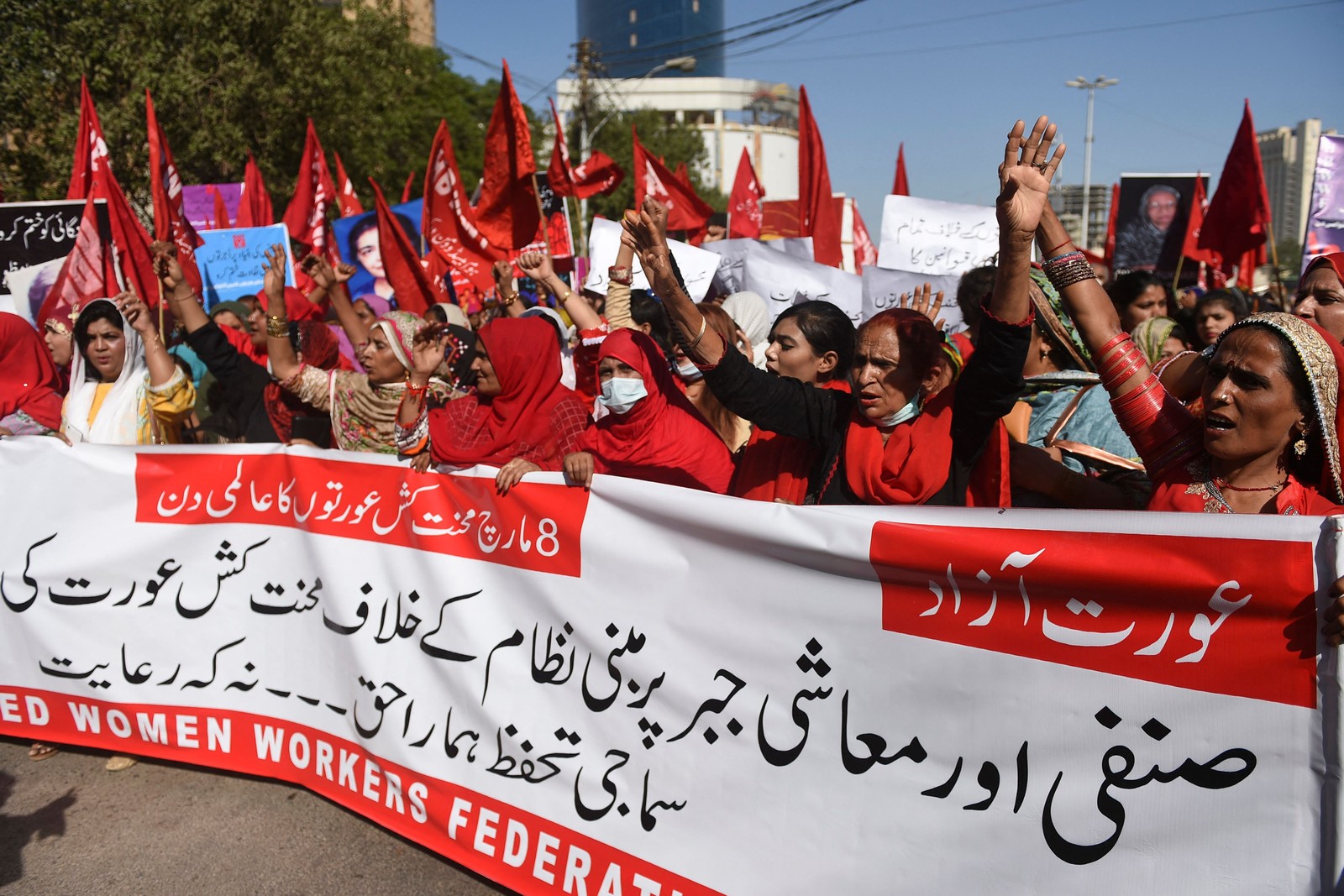 Mulheres protestam  em Karachi, Paquistão, para marcar o Dia Internacional da Mulher AFP