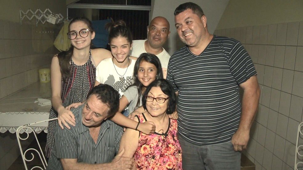 Familiares visitaram Maria depois de sequestro (Foto: Manoel Neto/ TV Gazeta)