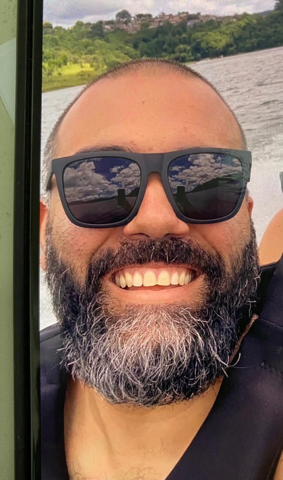 O corretor de imóveis Carlos Alex Ribeiro de Souza, 28 anos, suspeito de matar o namorado da empresária. — Foto: Reprodução/Redes Sociais