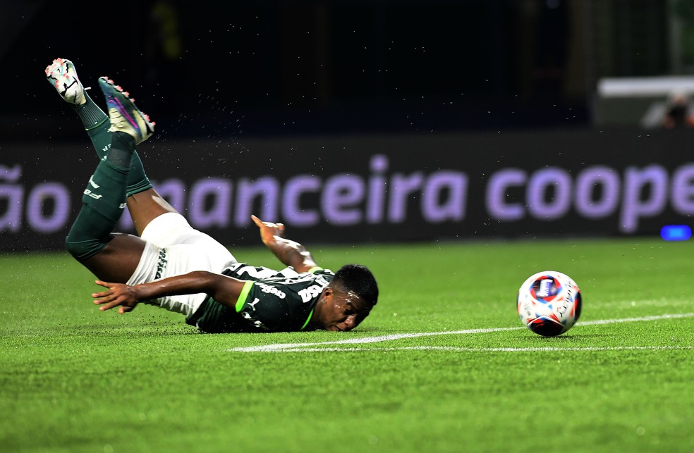 O Palmeiras de Abel Ferreira come grama se for preciso para seguir vencendo  — Foto: Marcos Ribolli