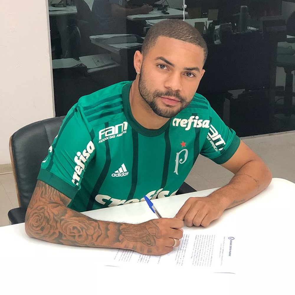 Palmeiras fecha com lateral de rival paulista 