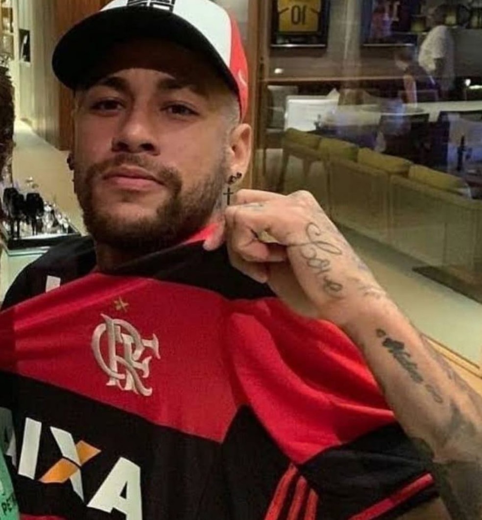 Neymar postou foto com a camisa do Flamengo ao responder pergunta — Foto: Reprodução/Instagram