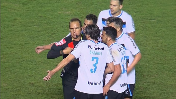 André Luiz de Freitas Castro no jogo contra o Grêmio (Foto: Reprodução / SporTV)