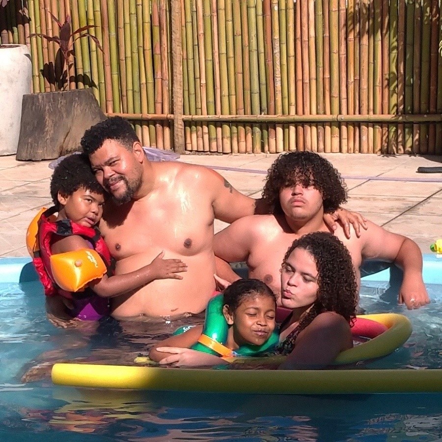 Babu Santana e filhos (Foto: Reprodução/ Instagram)
