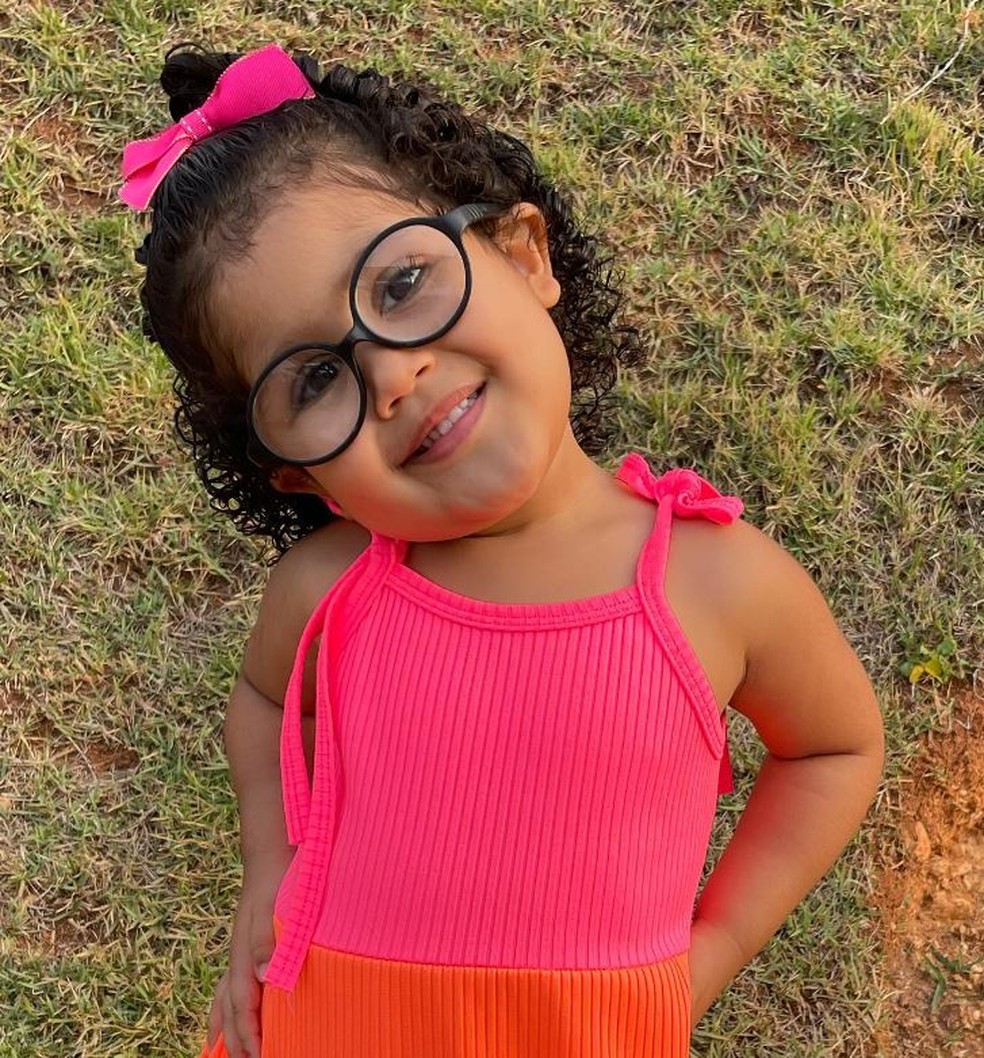 A pequena Manu, que se identificou com a personagem Mirabel, da Disney — Foto: Instagram/ Reprodução
