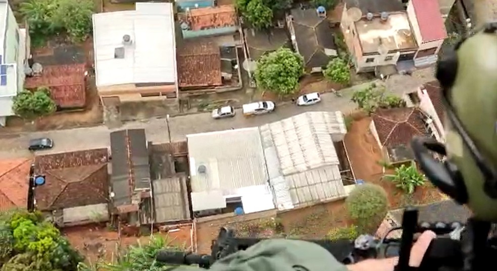 Batalhão de Radiopatrulhamento Aéreo da 5ª BRAVE/BTL RPAER/COMAVE participa da operação em Mutum — Foto: Reprodução 