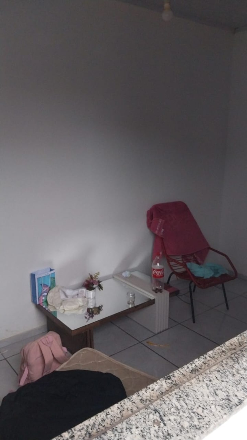 Na sala do imóvel, foi encontrada uma mochila rosa da adolescente — Foto: Divulgação Polícia Civil do Maranhão