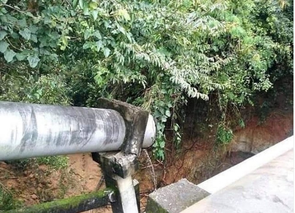 Parte da encanao de Itapororca  feita de amianto.  Foto: Prefeitura de Itapororoca