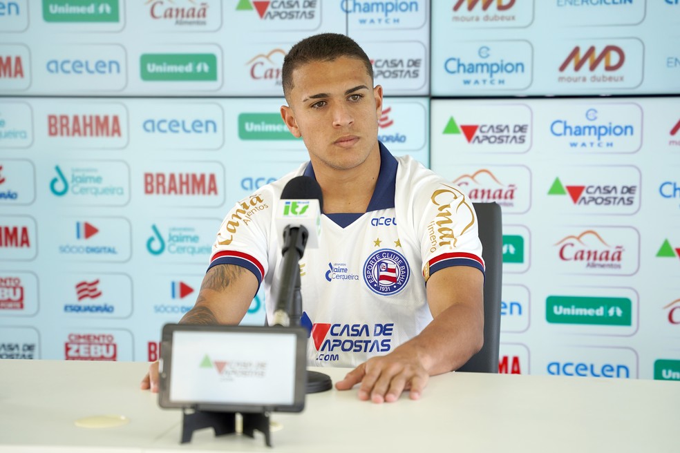 Caio Vidal em sua apresentação como novo jogador do Bahia — Foto: Bruno Pádua/EC Bahia