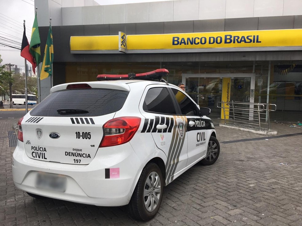 Grupo foi preso suspeito de arrombamento em agÃªncia do Banco do Brasil, em Campina Grande â€” Foto: Felipe Valentim/TV ParaÃ­ba