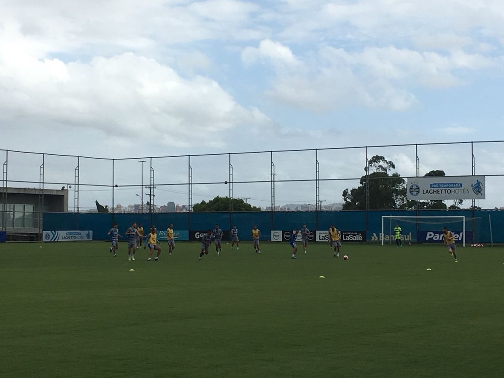 Renato comanda treino com bola no CT, mas evita indicar 1º Grêmio do ano
