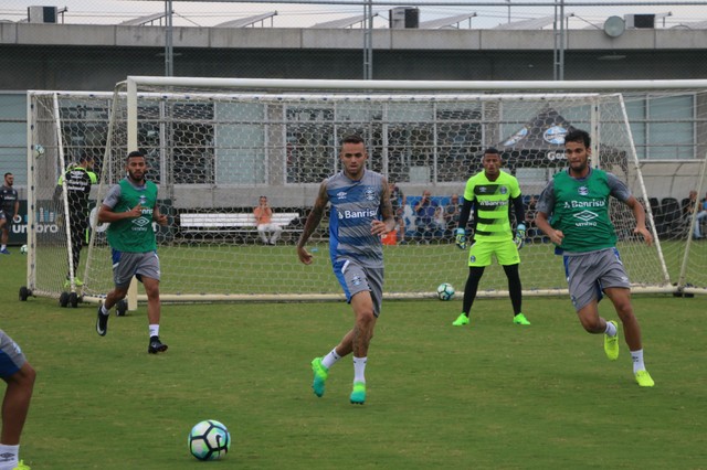 Apesar de criticado, Luan mantém posto de rei dos números e corre mais que os outros no Grêmio