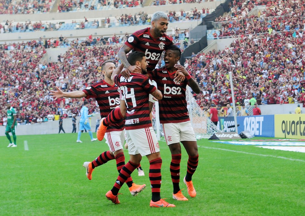 Quarteto ofensivo do Flamengo comemora um dos gols &mdash; Foto: Andr&eacute; Dur&atilde;o