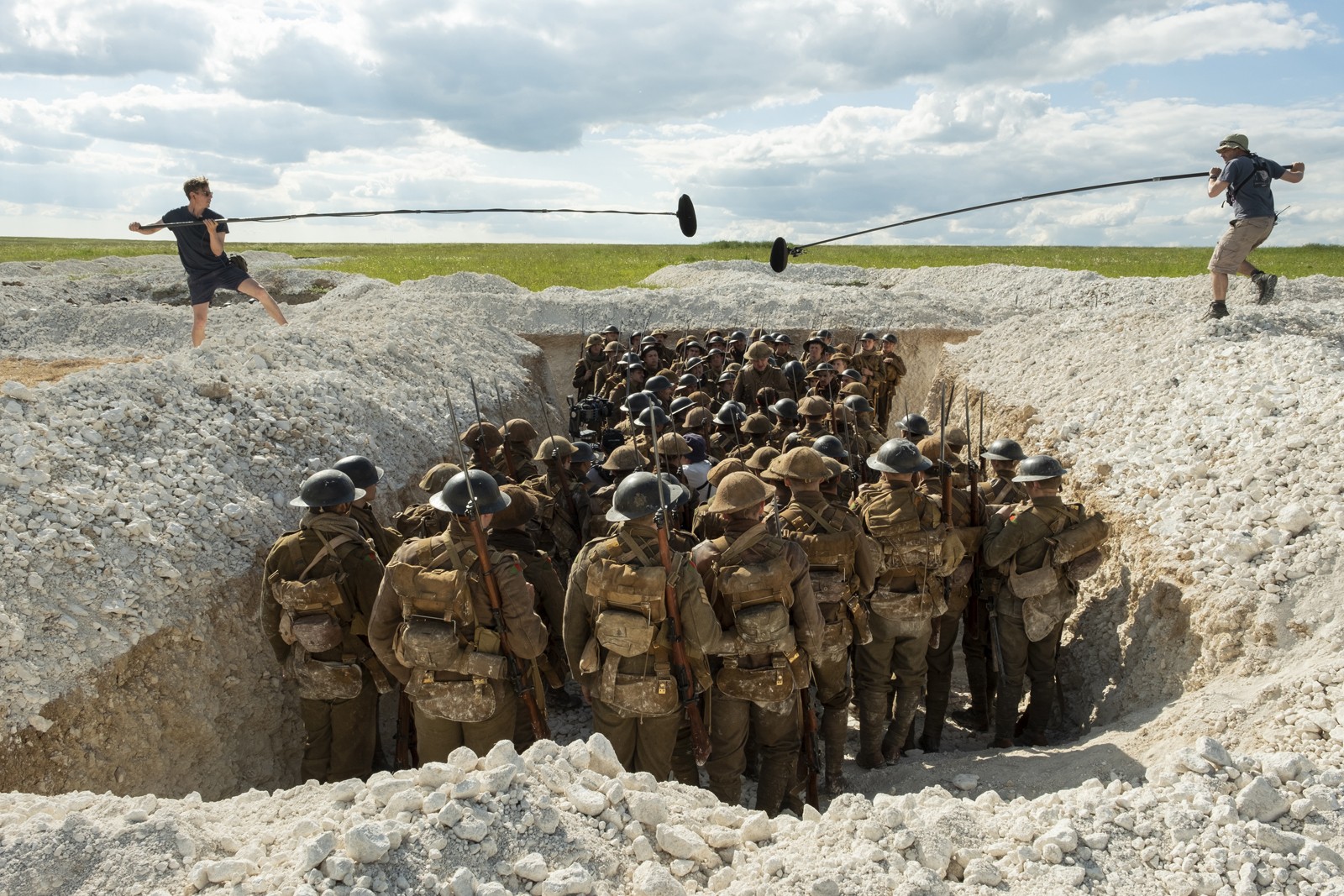 Com 1917, diretor Sam Mendes procura contar a história de seu avô durante a  Primeira Guerra Mundial