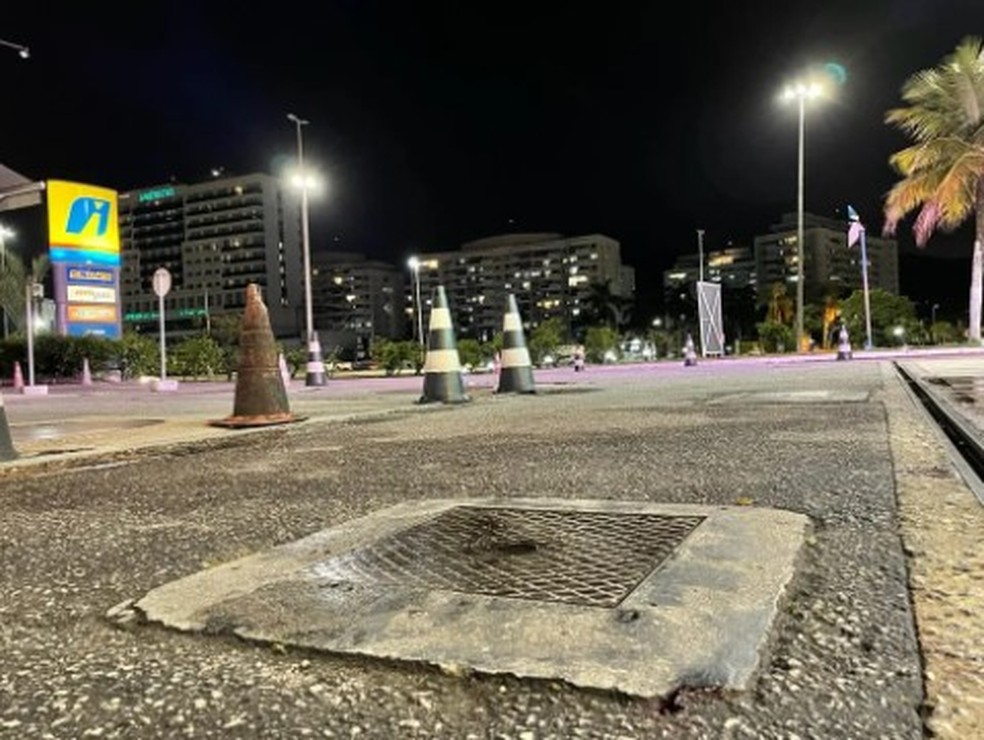 Trecho da Avenida das Am&eacute;ricas, na Barra da Tijuca, em frente a um posto, onde Mois&eacute;s foi assassinado  &mdash; Foto: F&aacute;bio Rossi