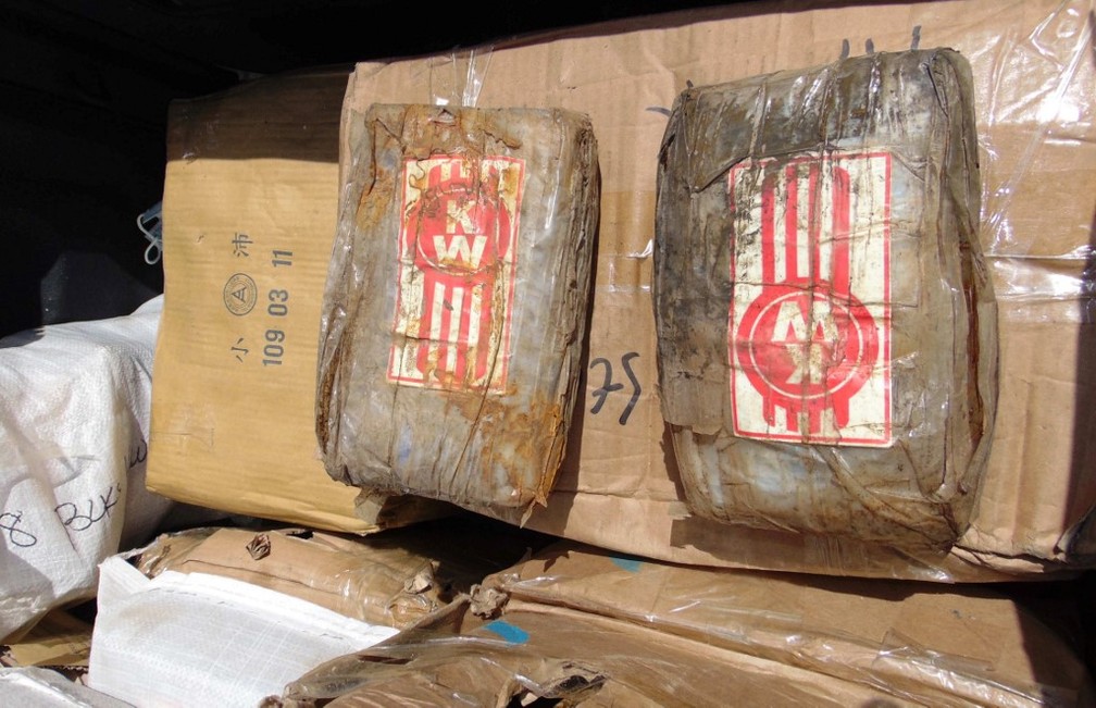 Pacotes de cocaína encontrados em embarcação fantasma nas Ilhas Marshall — Foto: Departamento de Polícia das Ilhas Marshall/AFP