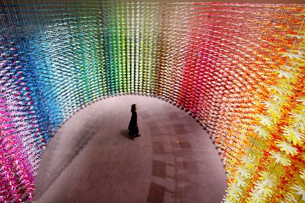 Instalação colorida no Japão tem mais de 25 mil flores de papel (Foto: Divulgação )
