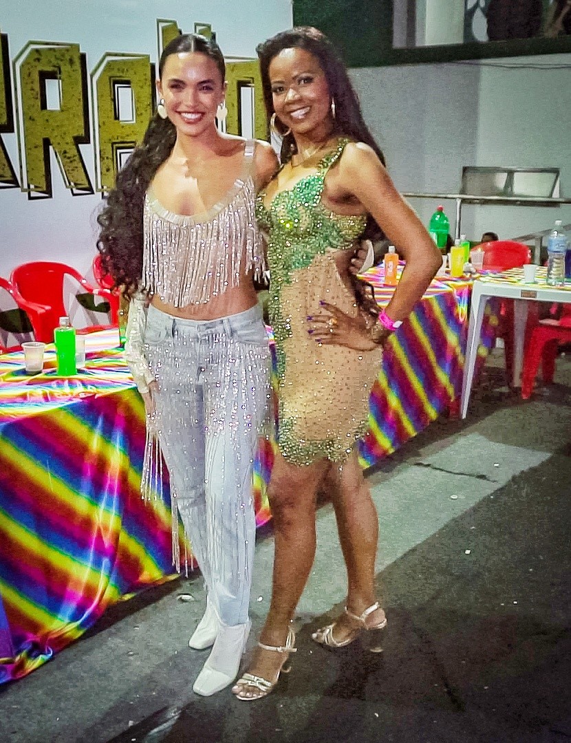 Giovana Cordeiro e Paulinha em noite de samba (Foto: Divulgação)