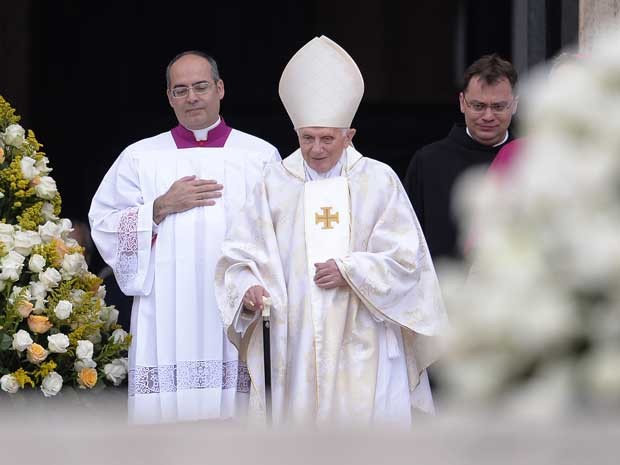Papa emérito Bento XVI também participou da cerimônia. (Foto: Filippo Monteforte / AFP Photo)
