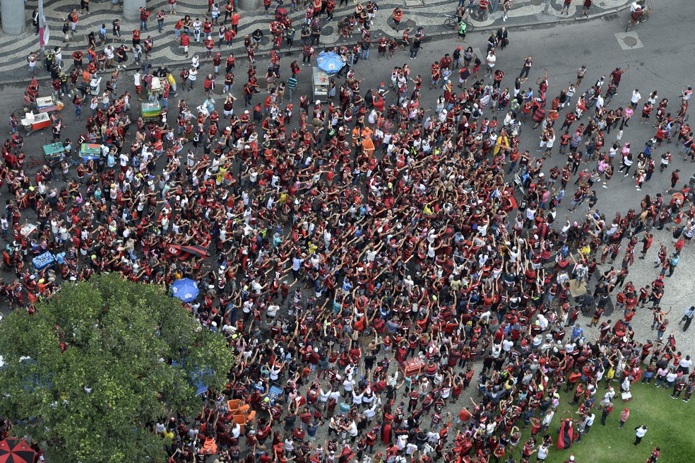 Torcida vai tomando a Candelária para festa do título — Foto: André Durão/GloboEsporte.com