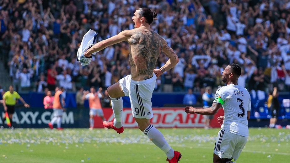 Ele está com fome: Ibrahimovic faz golaço e garante virada do Galaxy no dérbi de LA