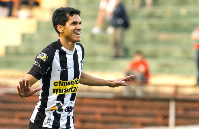 Magno Alves comemora gol do Ceara contra a Portuguesa (Foto: Alé vianna / Agência estado) Magno Alves comemora gol do Ceara contra a Portuguesa (Foto: Alé vianna / Agência estado)