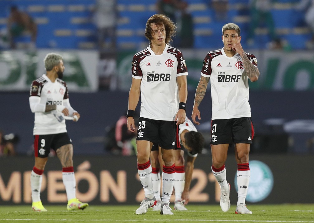 David Luiz, Pedro e Gabigol do Flamengo após a derrota para o Palmeiras na final da Libertadores — Foto: Agustin Marcarian/Reuters