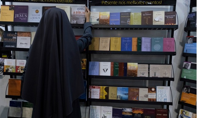 Venda de livros religiosos na Bienal do Livro Rio 
