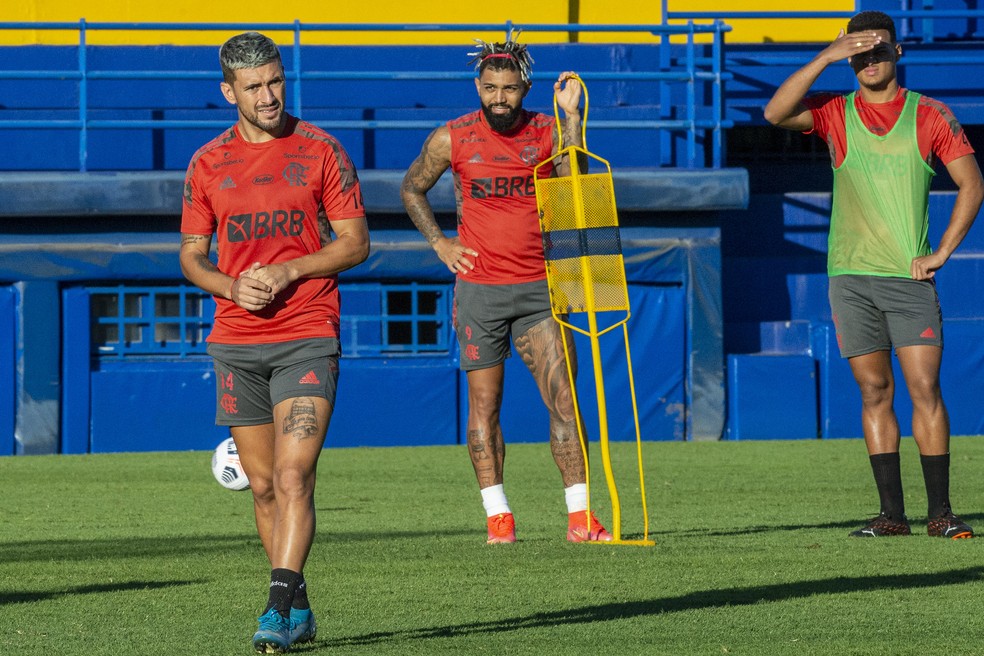 Arrascaeta, Gabigol e Rodrigo Muniz durante treino do Flamengo — Foto: Marcelo Cortes / Flamengo
