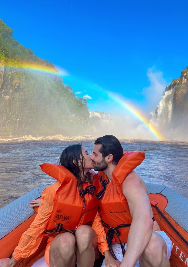 Alok e Romana nas Cataratas do Iguaçu (Foto: Reprodução/ Instagram)