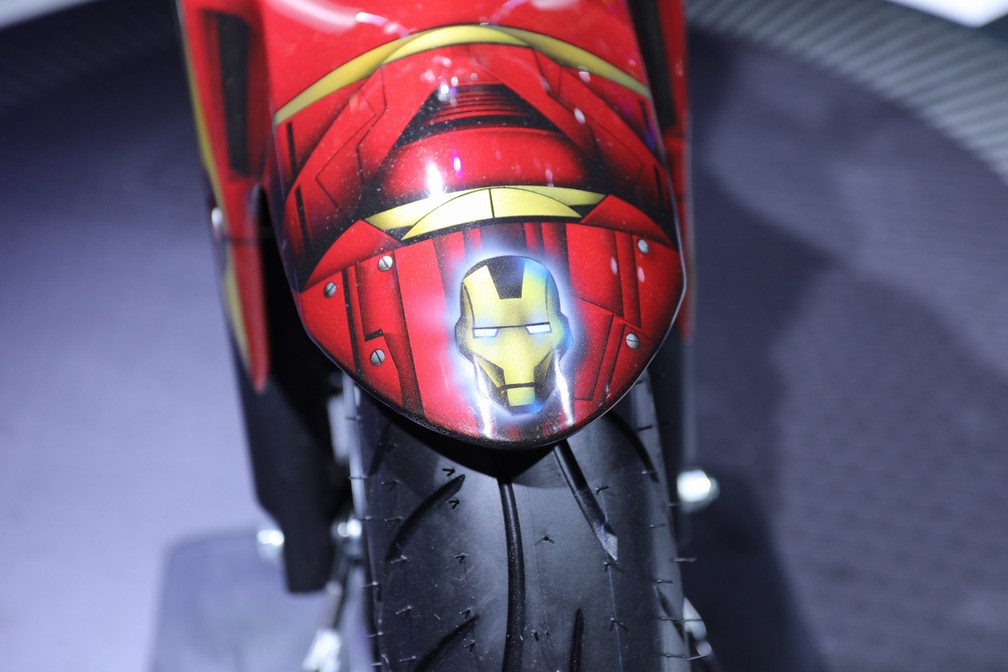 Detalhes da Yamaha apresenta a MT-03 inspirada no Homem de Ferro — Foto: Fábio Tito/G1