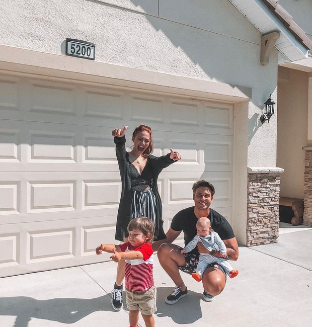 Sarah Poncio, Jonathan Couto e filhos (Foto: Reprodução/Instagram)