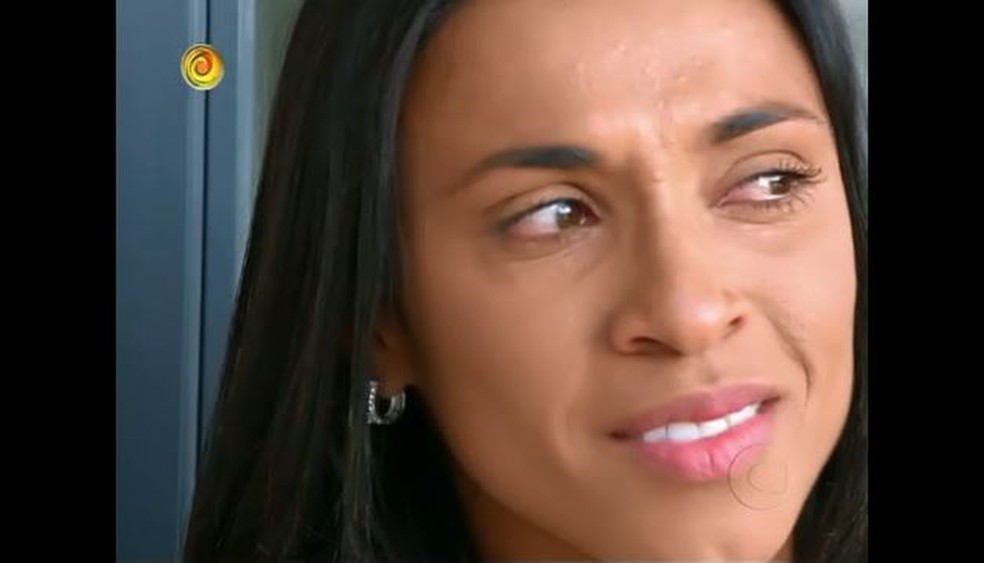 Marta se emociona ao relembrar infância — Foto: Tv Globo