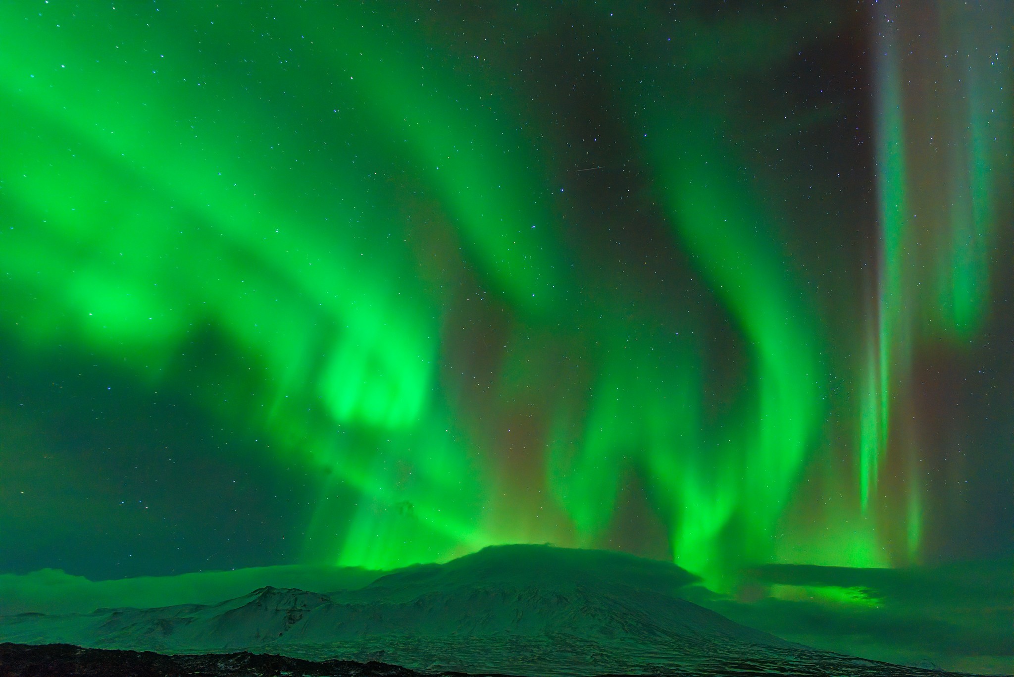 Estrelas e aurora boreal sobre a geleira Snæfellsnes, na Islândia (Foto: Diana Robinson/Flickr)