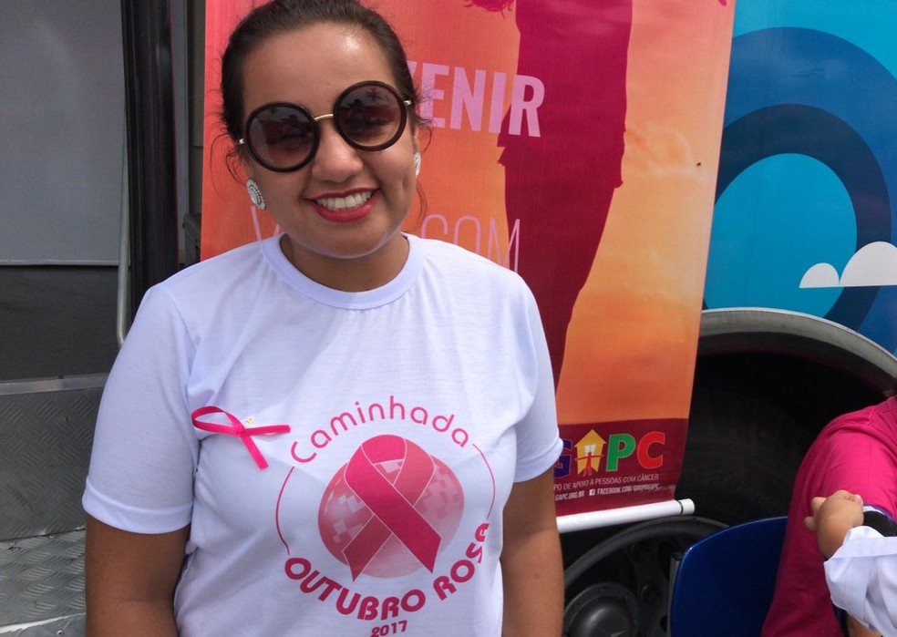 Ludmilla Aguiar de Assis, relações públicas do Grupo de Apoio a Pessoas com Câncer (GAPC),  na 4ª edição da Caminhada Outubro Rosa em Três Rios (Foto: Comunicação/TV Rio Sul)