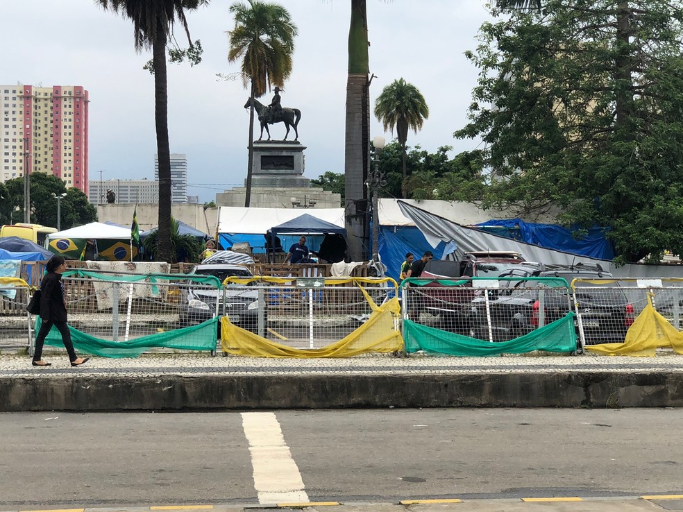 Acampamento golpista deixa 22,4 toneladas de lixo no Centro do Rio, diz Comlurb