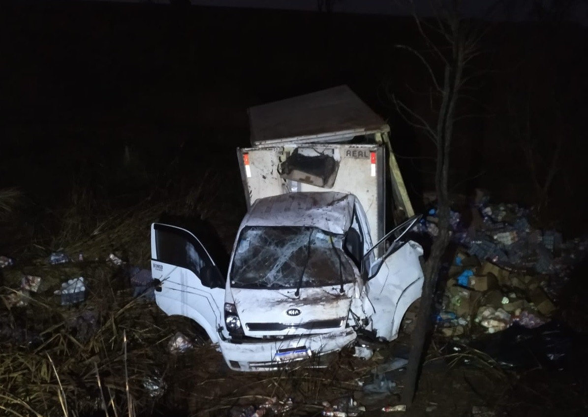 Idoso perde o controle da direção e morre em capotamento de caminhão na BR-452 em Uberlândia