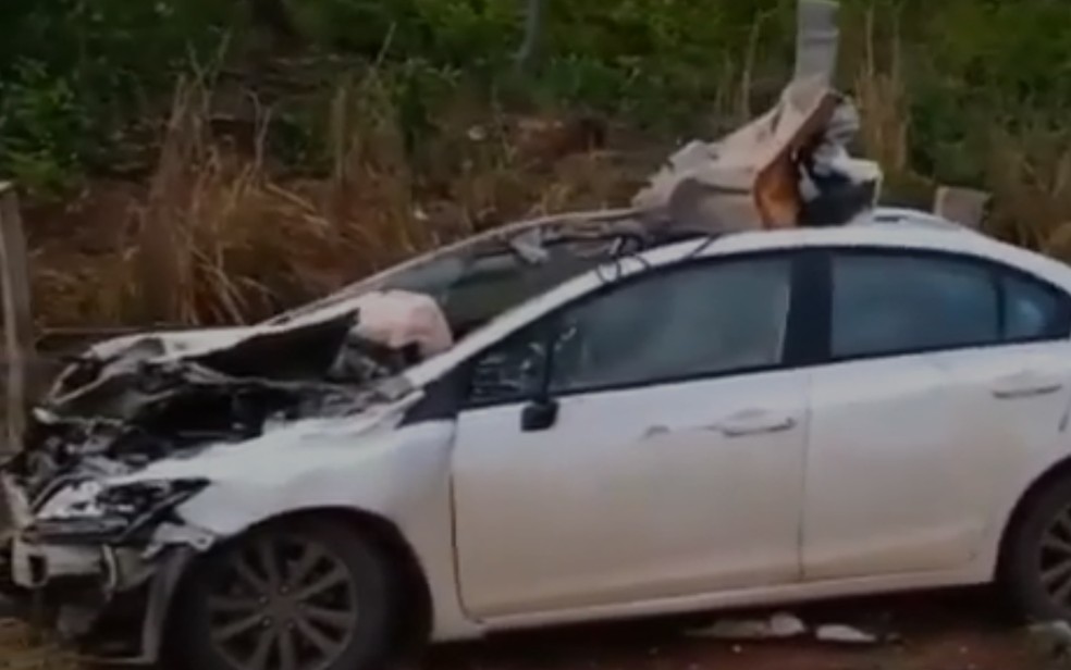 Vice-prefeito de Santa Terezinha de Goiás fica ferido ao bater carro contra vacas em Crixás - Goiás — Foto: Reprodução/TV Anhanguera