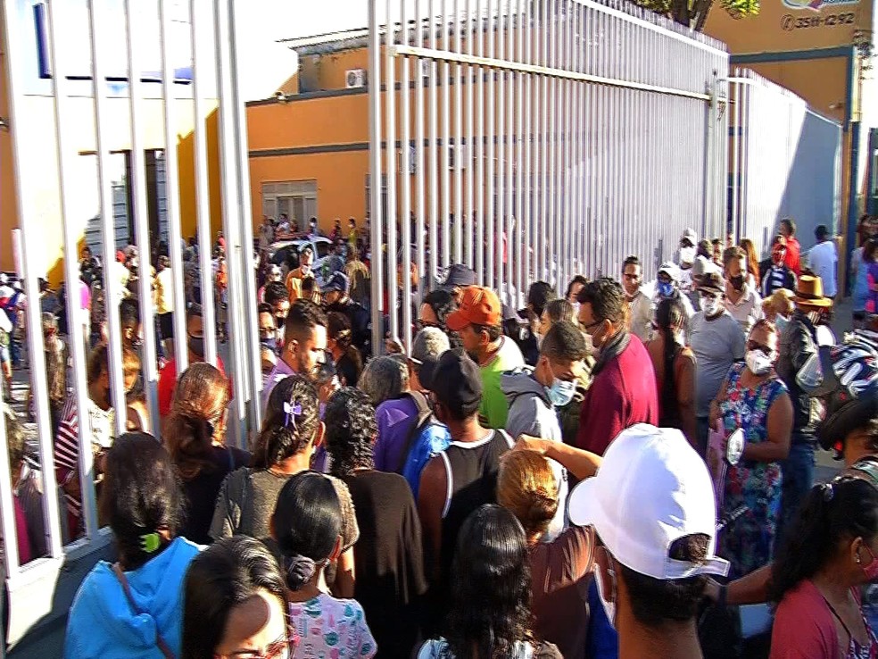 Centro de Marcação de Exames em Juazeiro do Norte recebe pacientes além da capacidade. — Foto: Reprodução/TVM