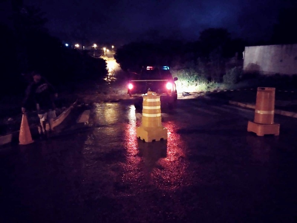 Via de Vilhena recebe manutenção após forte chuva — Foto: Prefeitura de Vilhena/Divulgação