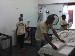 Motel Uberaba preparação Dia dos Namorados lavanderia (Foto: Alex Rocha/ G1)