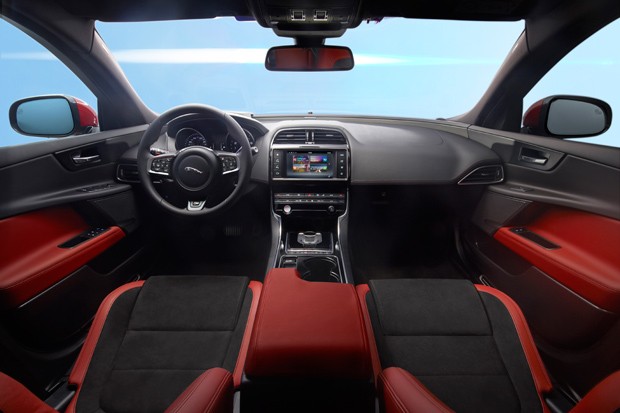 O interior do Jaguar XE (Foto: Divulgação)