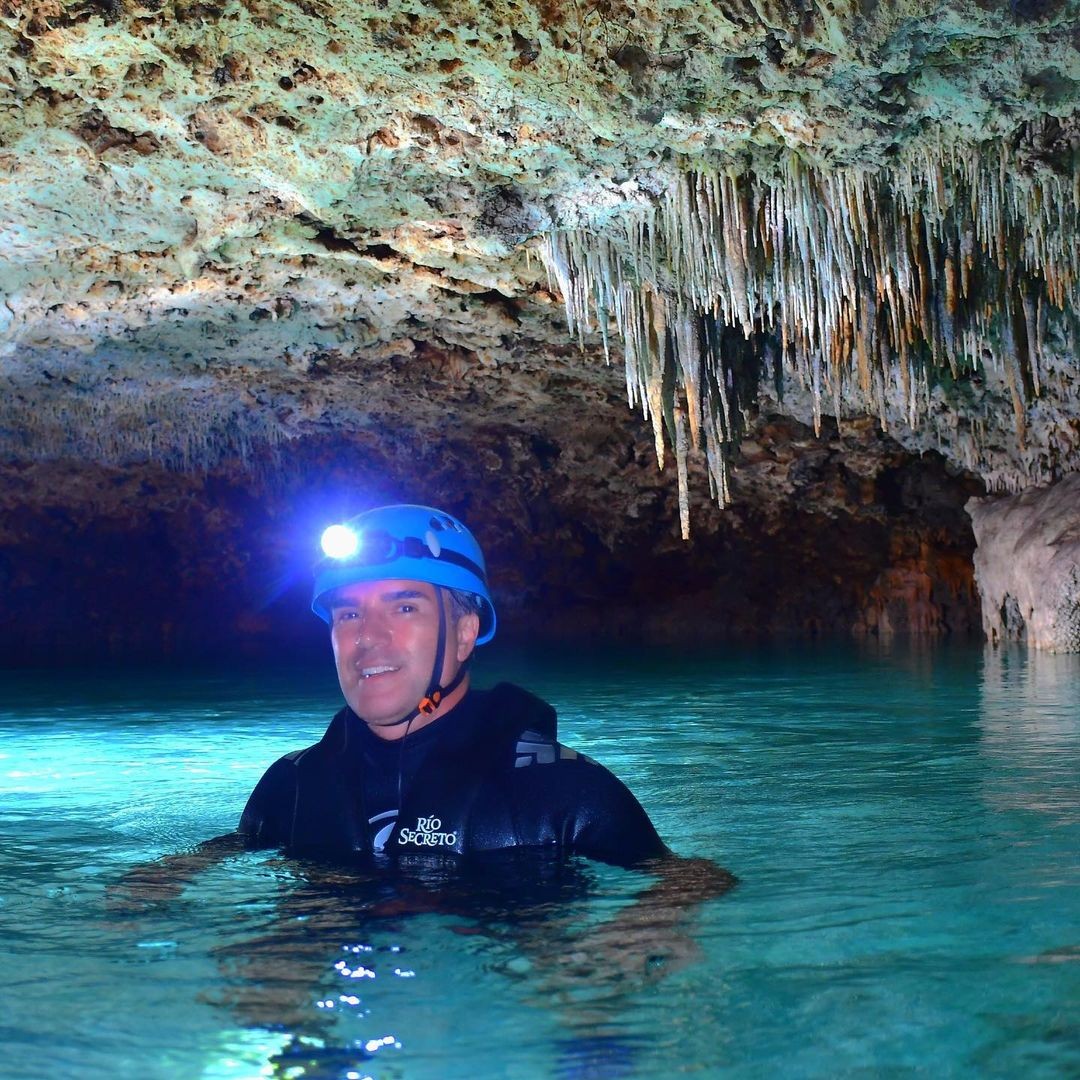 Jarbas Homem de Mello e Claudia Raia visitam caverna (Foto: Reprodução/Instagram)
