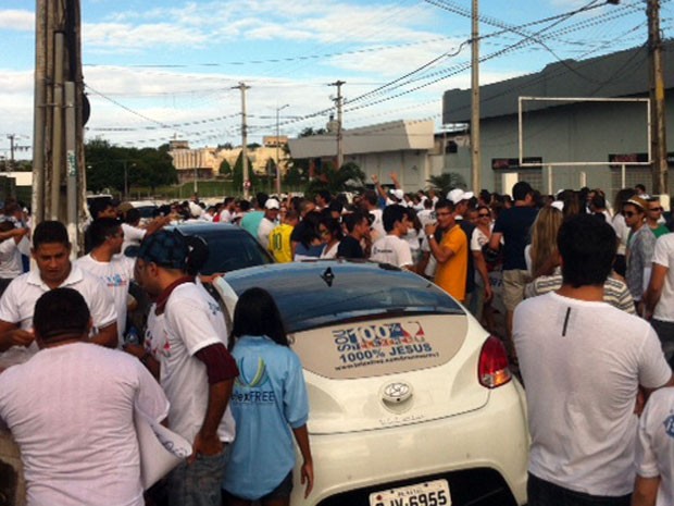 Divulgadores fecharam rua em Candelária durante protesto neste sábado (29) (Foto: Fred Carvalho/G1)